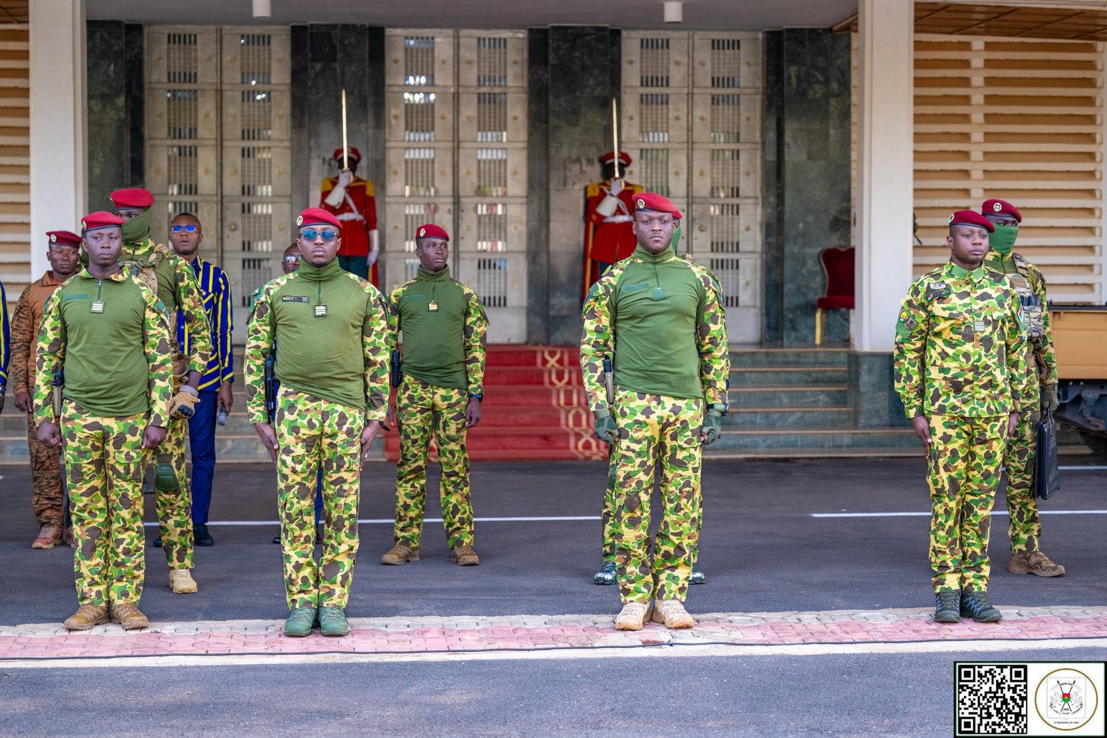 MONTÉE DES COULEURS AU PALAIS PRÉSIDENTIEL DE KOULOUBA